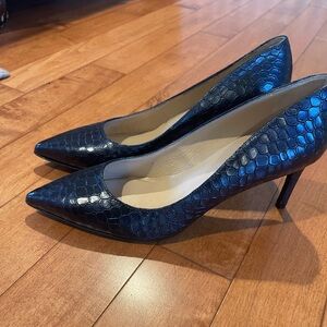 RON White "Cynthia" Pointed Toe Navy Blue Croc Embossed Heel BNWT Italy